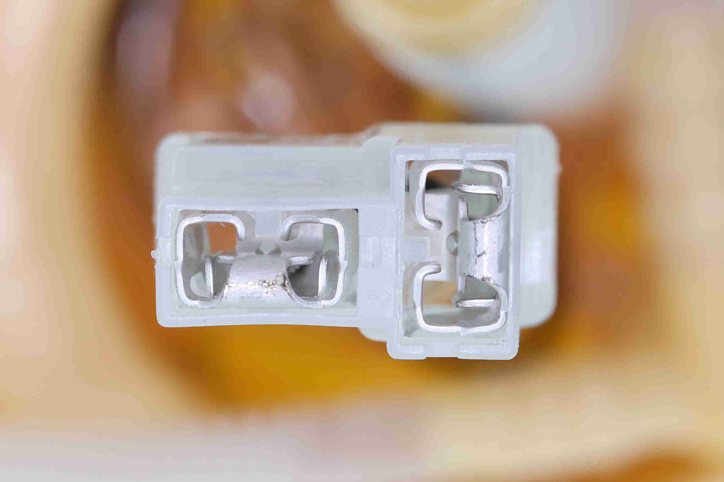 VEMO Kraftstoff-Fördereinheit v10090011 im Kraftstoffbehälter für VW